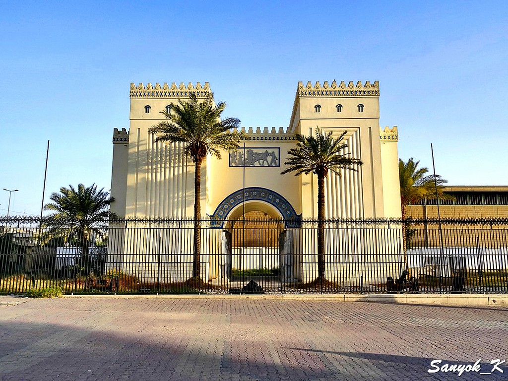 100 Baghdad Iraqi museum Entrance Assyrian gate Багдад Национальный музей Ирака Вход Ассирийские ворота