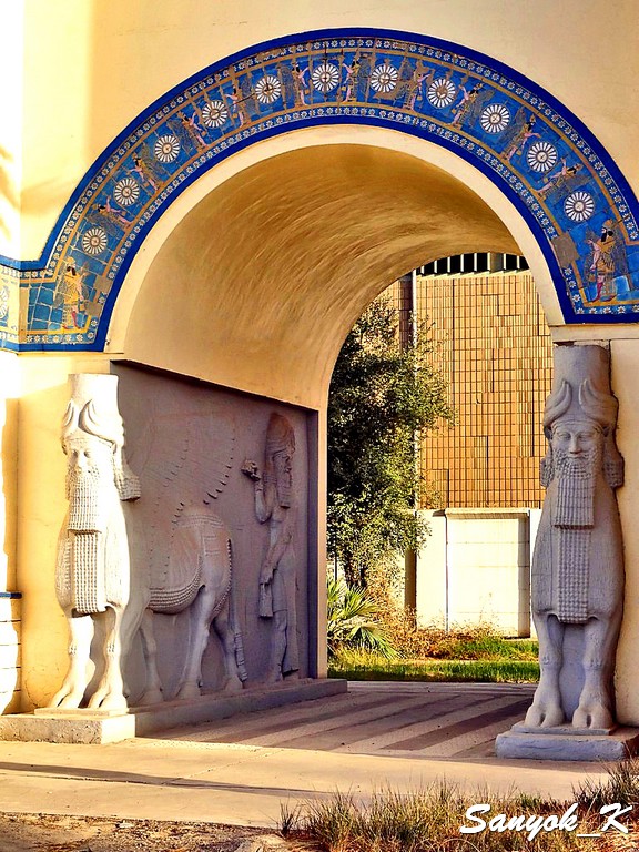102 Baghdad Iraqi museum Entrance Assyrian gate Багдад Национальный музей Ирака Вход Ассирийские ворота