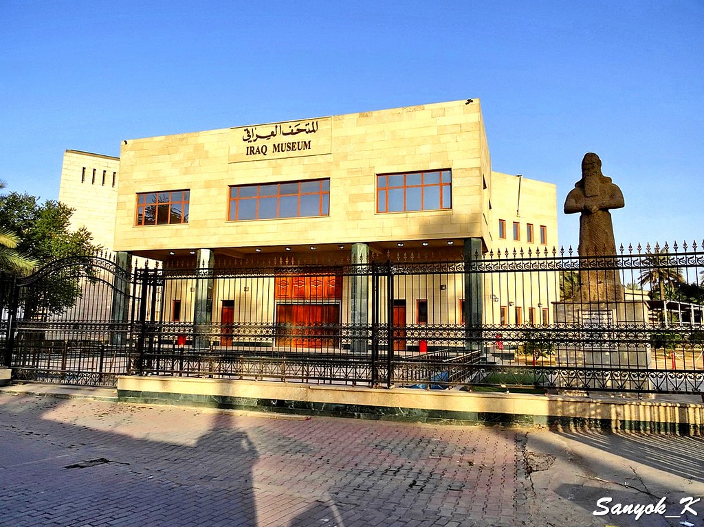 105 Baghdad Iraqi museum Entrance Assyrian gate Багдад Национальный музей Ирака Вход Ассирийские ворота