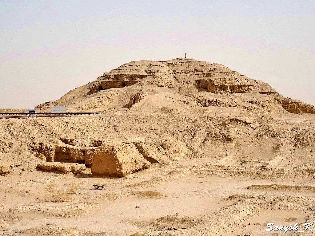 5 Samawah Warka Uruk Excavations near Ziggurat Cамава Варка Урук Раскопки